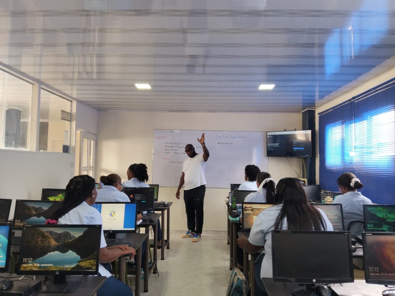 Jornada de formación tecnológica dirigida por JIMP para la comunidad educativa