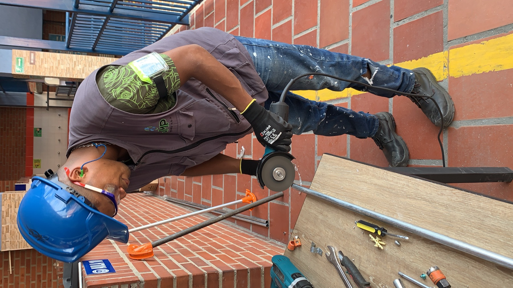 Trabajo técnico seguro realizado por JIMP en la planta industrial
